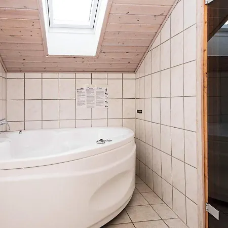 10 Person In B Rkop Egeskov (Syddanmark)